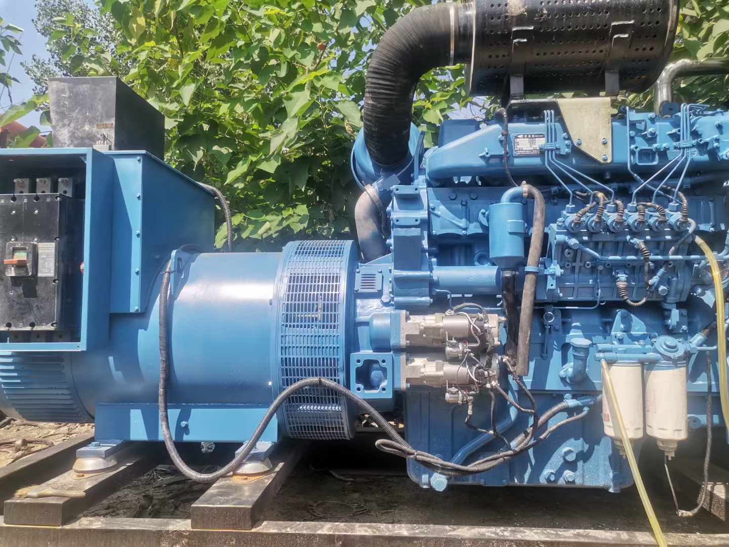 浉河详细说明降低 800kW 柴油发电机输出电流波动的方法