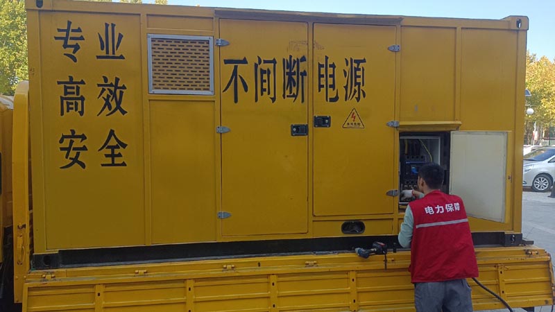 浉河柴油发电机组和UPS电源配合使用时，如何避免切换过程中的电力中断？