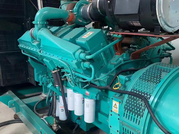 浉河更换100kW柴油发电机组机油时，需要注意哪些事项？